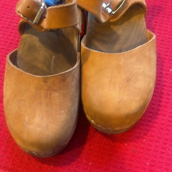 Lotta’s Low Tan Wood Clogs - Picture 3 of 11